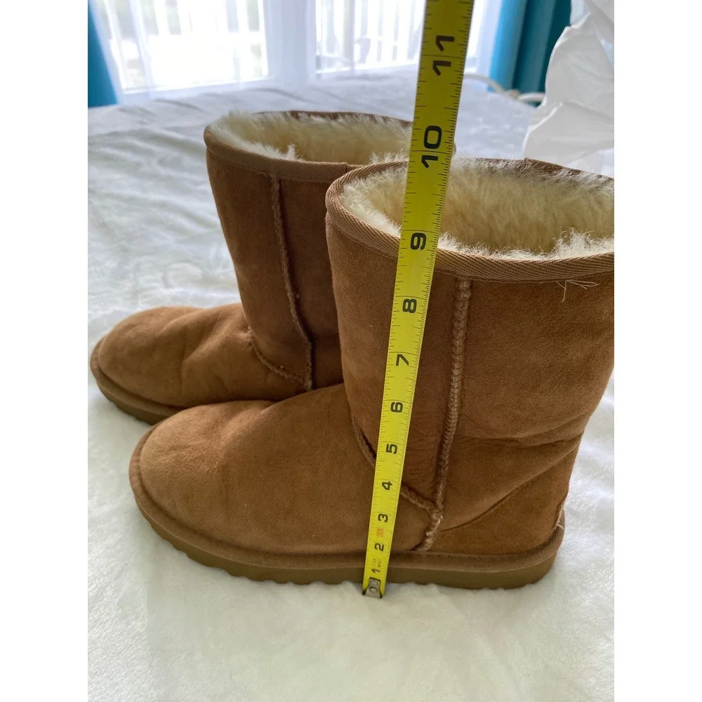 UGG Classic Short II Chestnut Suede Sheepskin Boots Womens 7 1016223